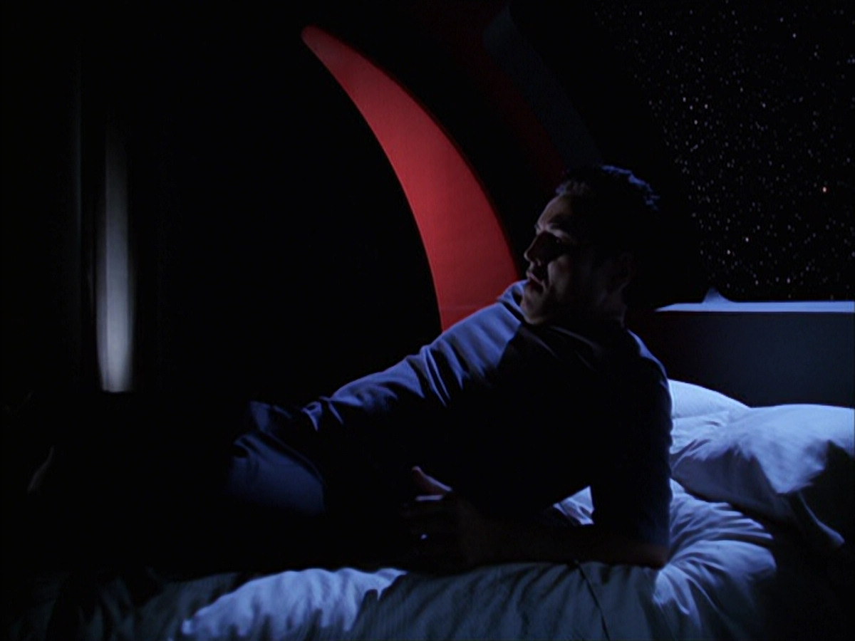 extant_StarTrek_VOY_6x14-Memorial_01038.jpg