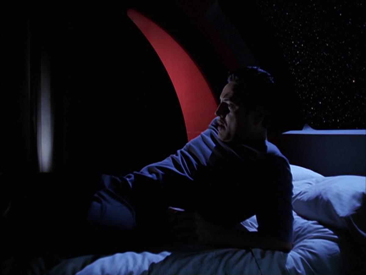 extant_StarTrek_VOY_6x14-Memorial_01041.jpg