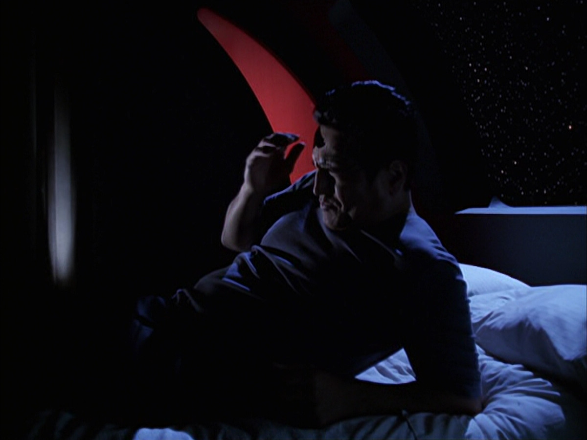 extant_StarTrek_VOY_6x14-Memorial_01044.jpg