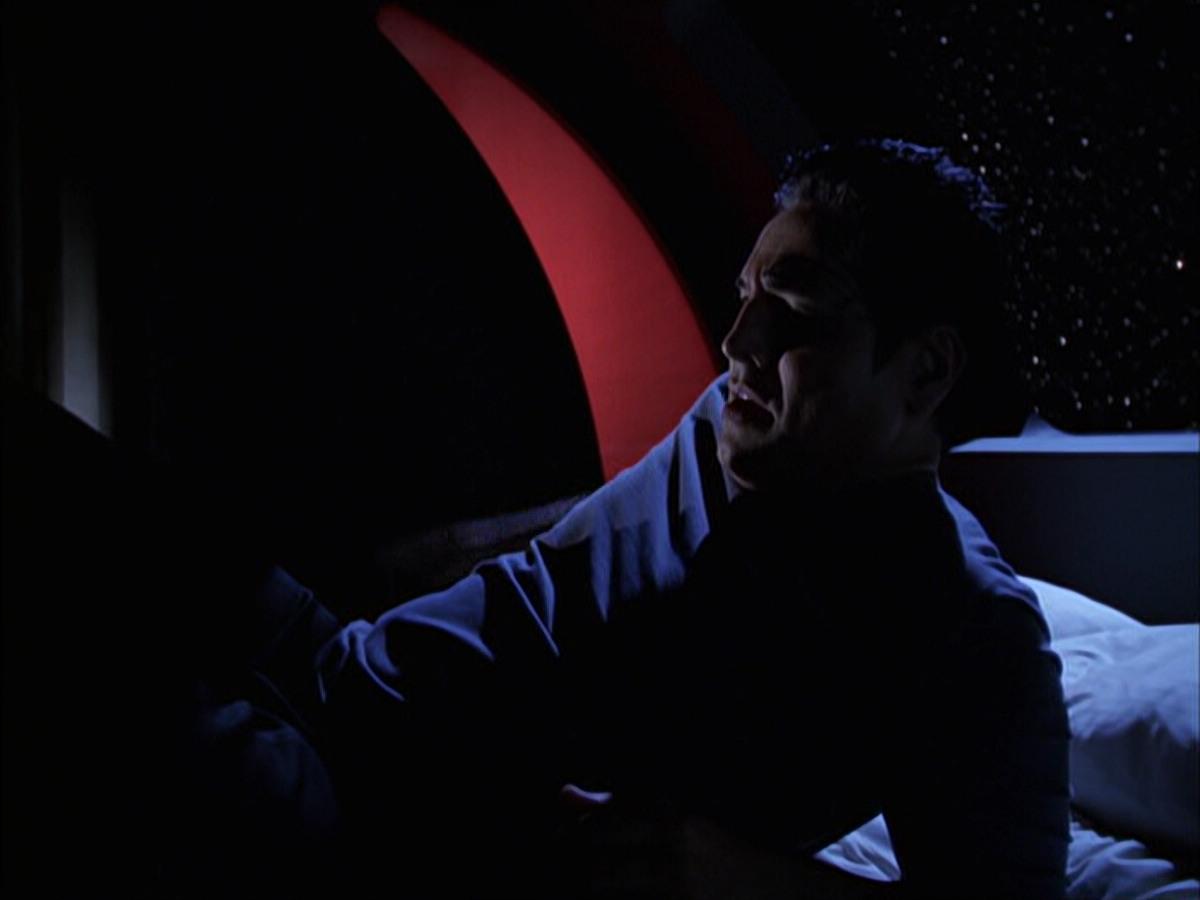 extant_StarTrek_VOY_6x14-Memorial_01049.jpg