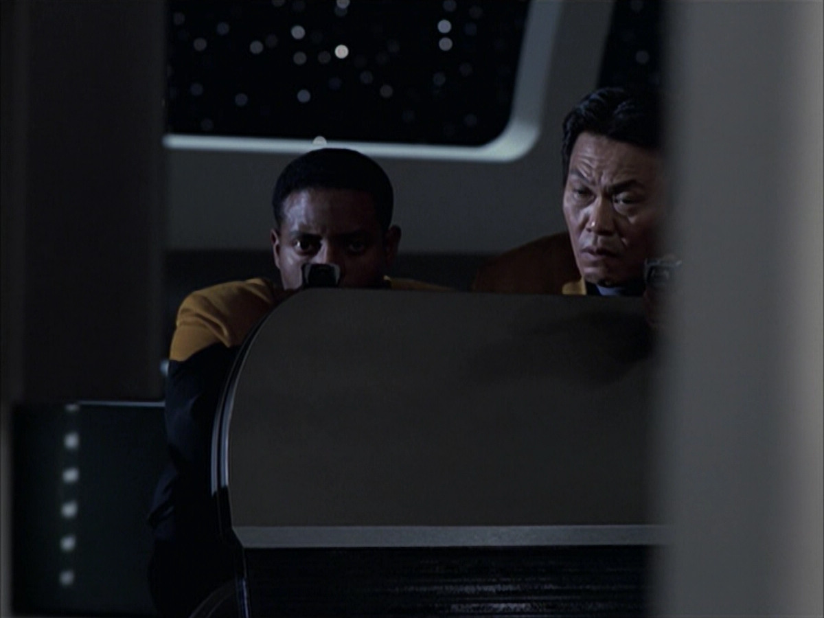 extant_StarTrek_VOY_6x14-Memorial_01055.jpg