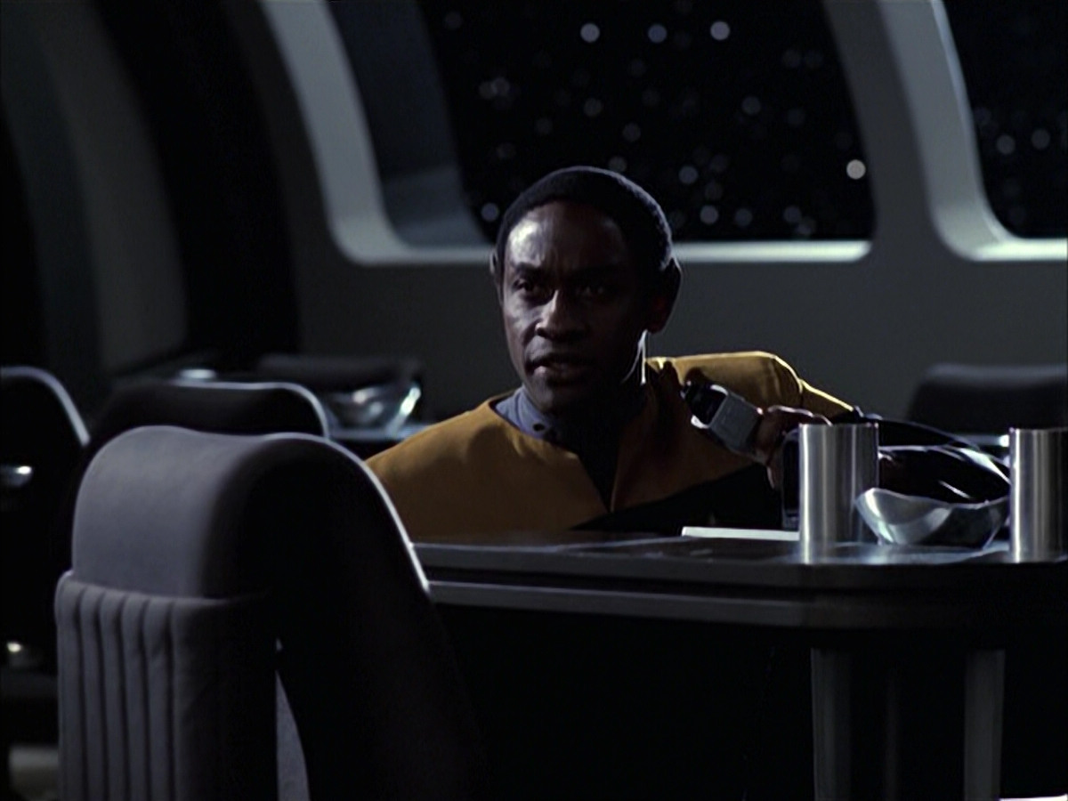 extant_StarTrek_VOY_6x14-Memorial_01058.jpg