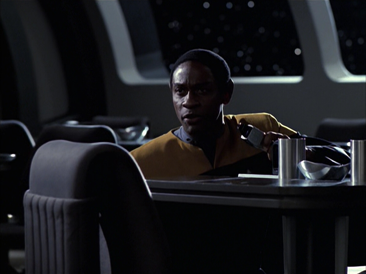 extant_StarTrek_VOY_6x14-Memorial_01059.jpg