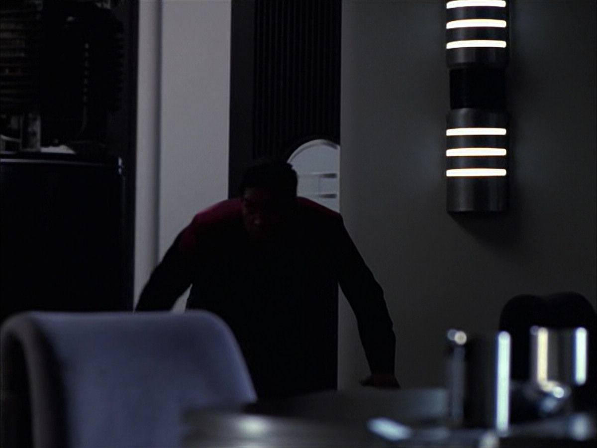 extant_StarTrek_VOY_6x14-Memorial_01069.jpg