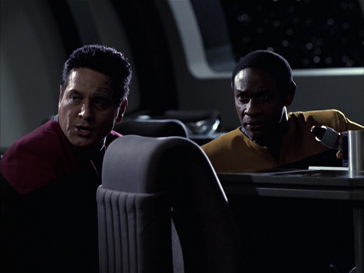 extant_StarTrek_VOY_6x14-Memorial_01085.jpg