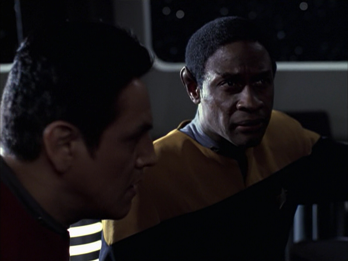 extant_StarTrek_VOY_6x14-Memorial_01094.jpg