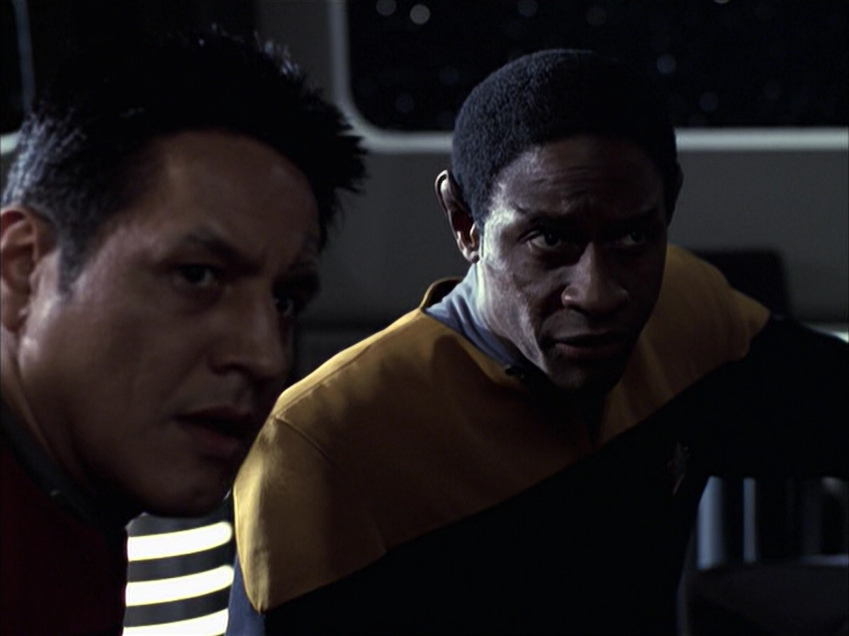 extant_StarTrek_VOY_6x14-Memorial_01098.jpg