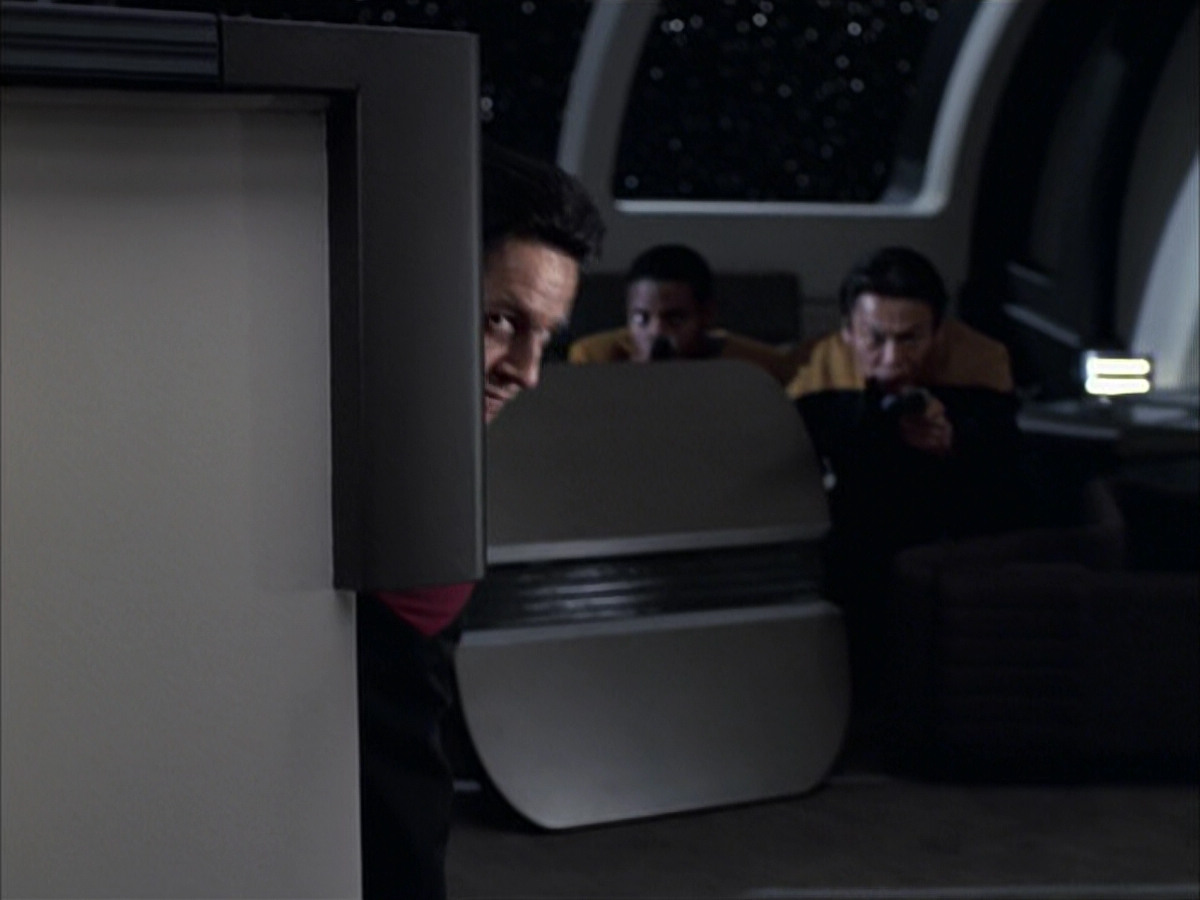 extant_StarTrek_VOY_6x14-Memorial_01115.jpg