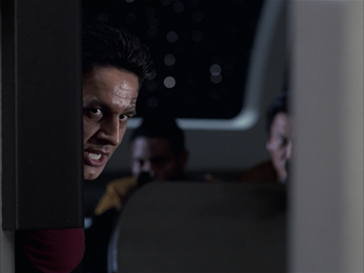 extant_StarTrek_VOY_6x14-Memorial_01169.jpg