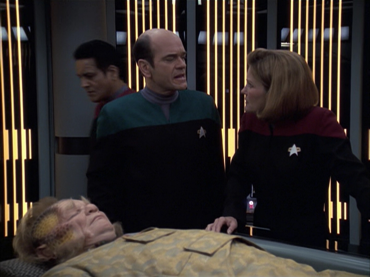 extant_StarTrek_VOY_6x14-Memorial_01234.jpg