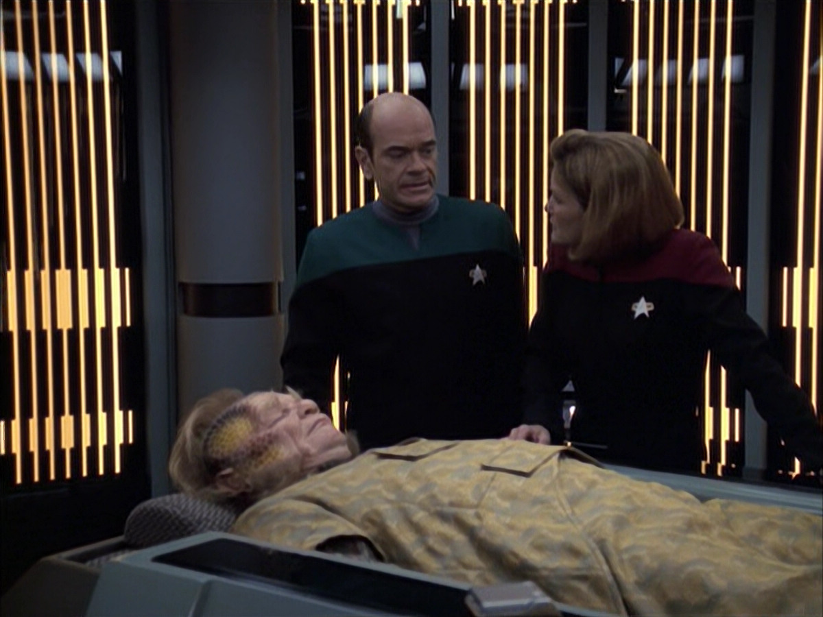 extant_StarTrek_VOY_6x14-Memorial_01238.jpg