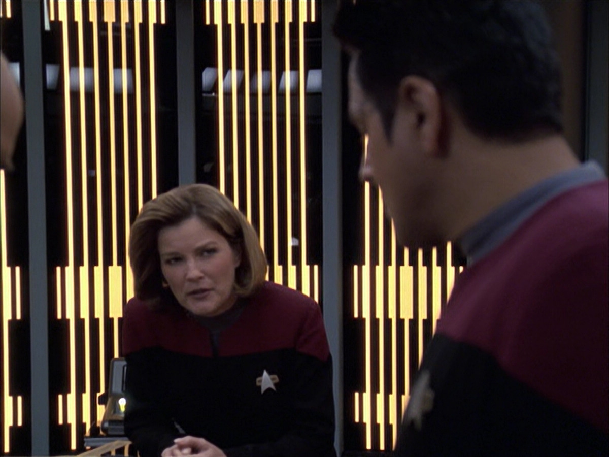 extant_StarTrek_VOY_6x14-Memorial_01268.jpg