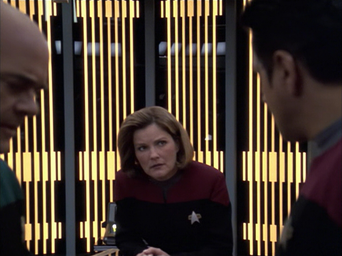 extant_StarTrek_VOY_6x14-Memorial_01272.jpg