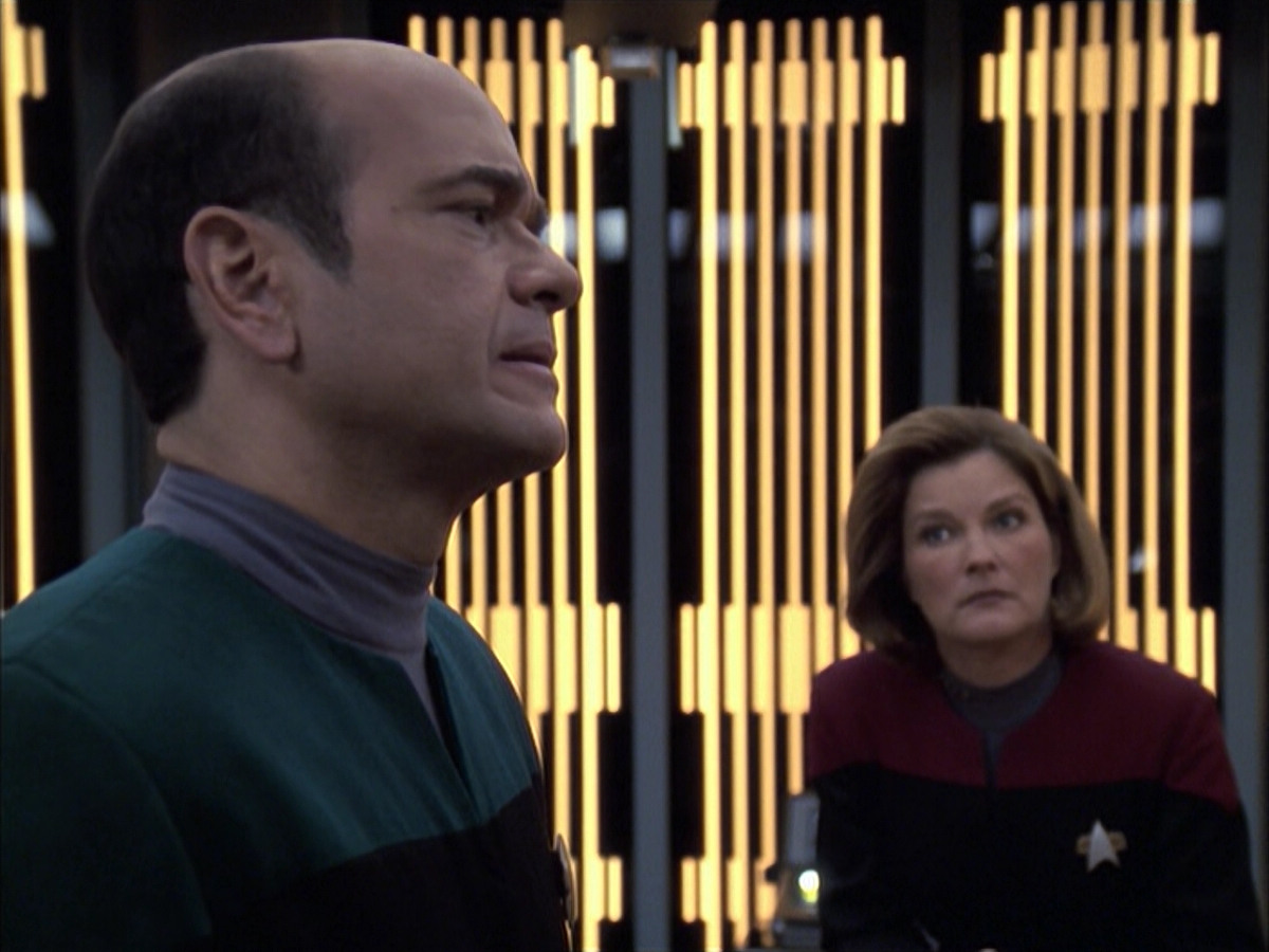 extant_StarTrek_VOY_6x14-Memorial_01277.jpg