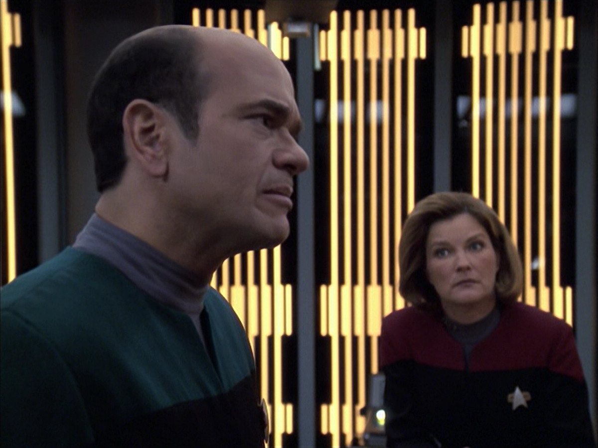 extant_StarTrek_VOY_6x14-Memorial_01278.jpg