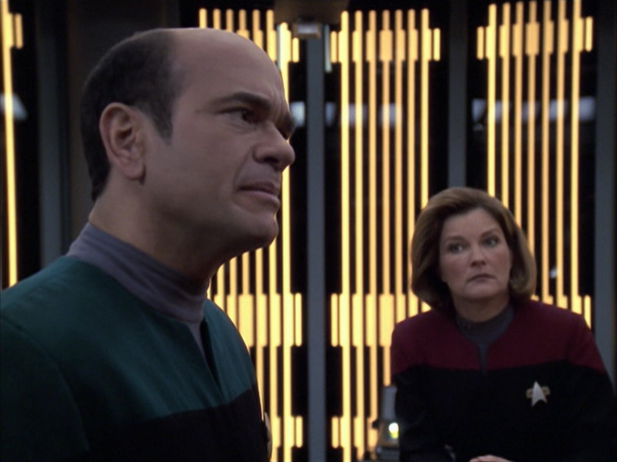 extant_StarTrek_VOY_6x14-Memorial_01279.jpg