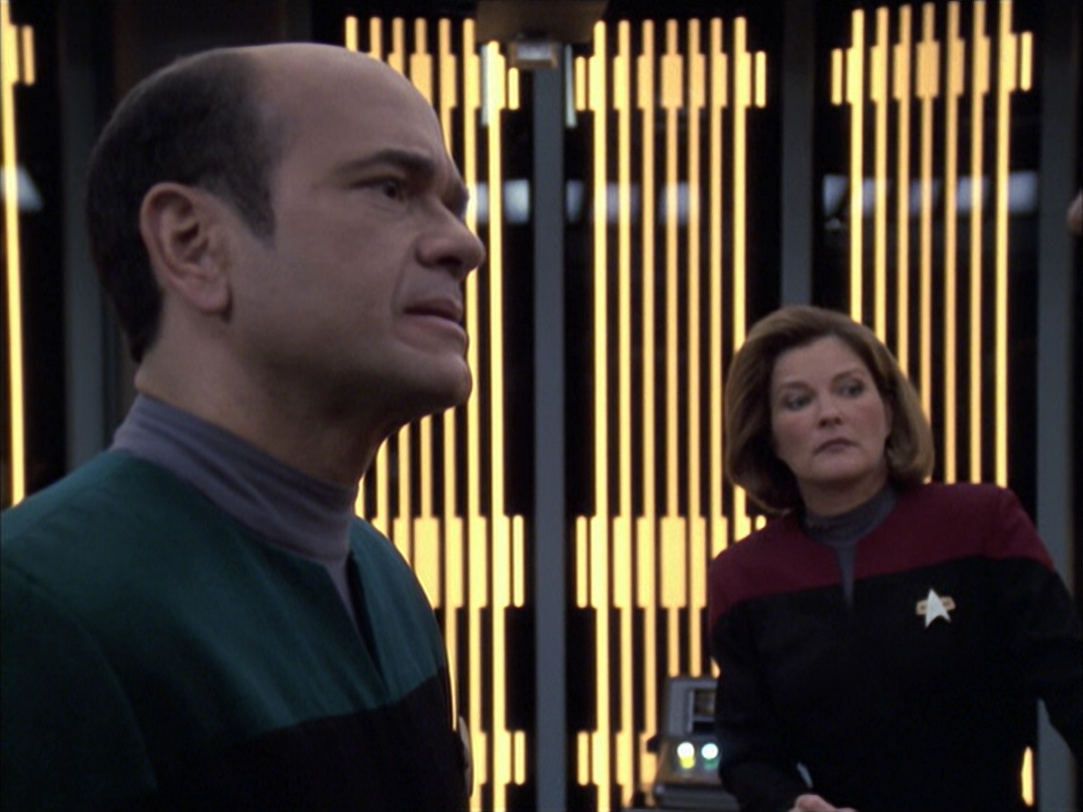 extant_StarTrek_VOY_6x14-Memorial_01282.jpg