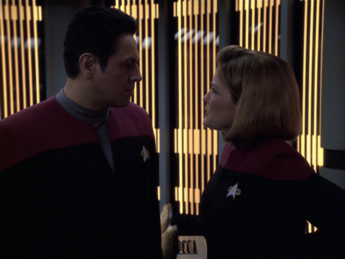 extant_StarTrek_VOY_6x14-Memorial_01298.jpg