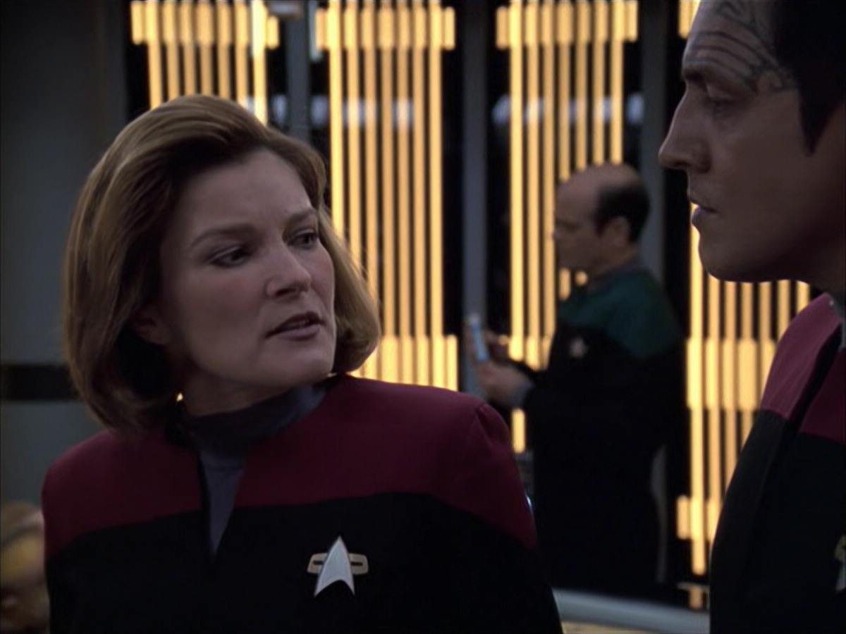 extant_StarTrek_VOY_6x14-Memorial_01319.jpg