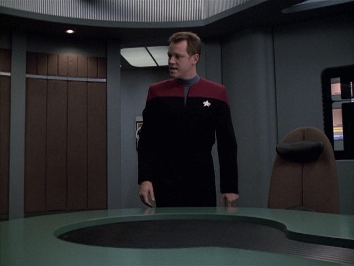extant_StarTrek_VOY_6x14-Memorial_01323.jpg