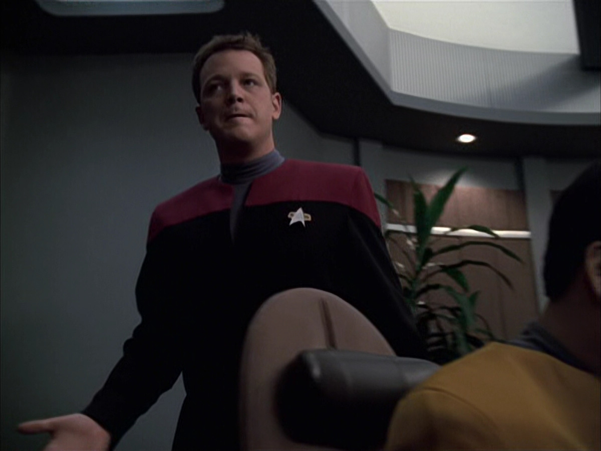 extant_StarTrek_VOY_6x14-Memorial_01328.jpg