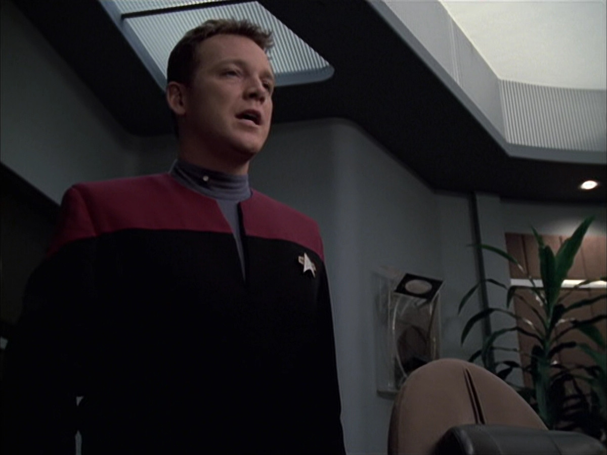 extant_StarTrek_VOY_6x14-Memorial_01330.jpg