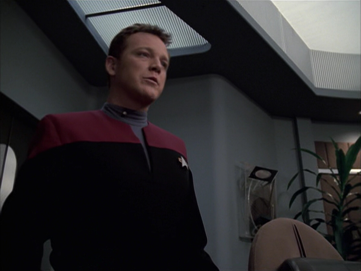 extant_StarTrek_VOY_6x14-Memorial_01331.jpg