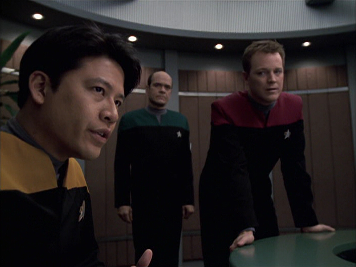 extant_StarTrek_VOY_6x14-Memorial_01340.jpg