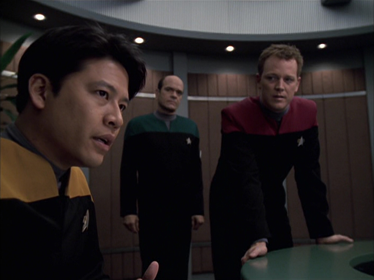 extant_StarTrek_VOY_6x14-Memorial_01341.jpg