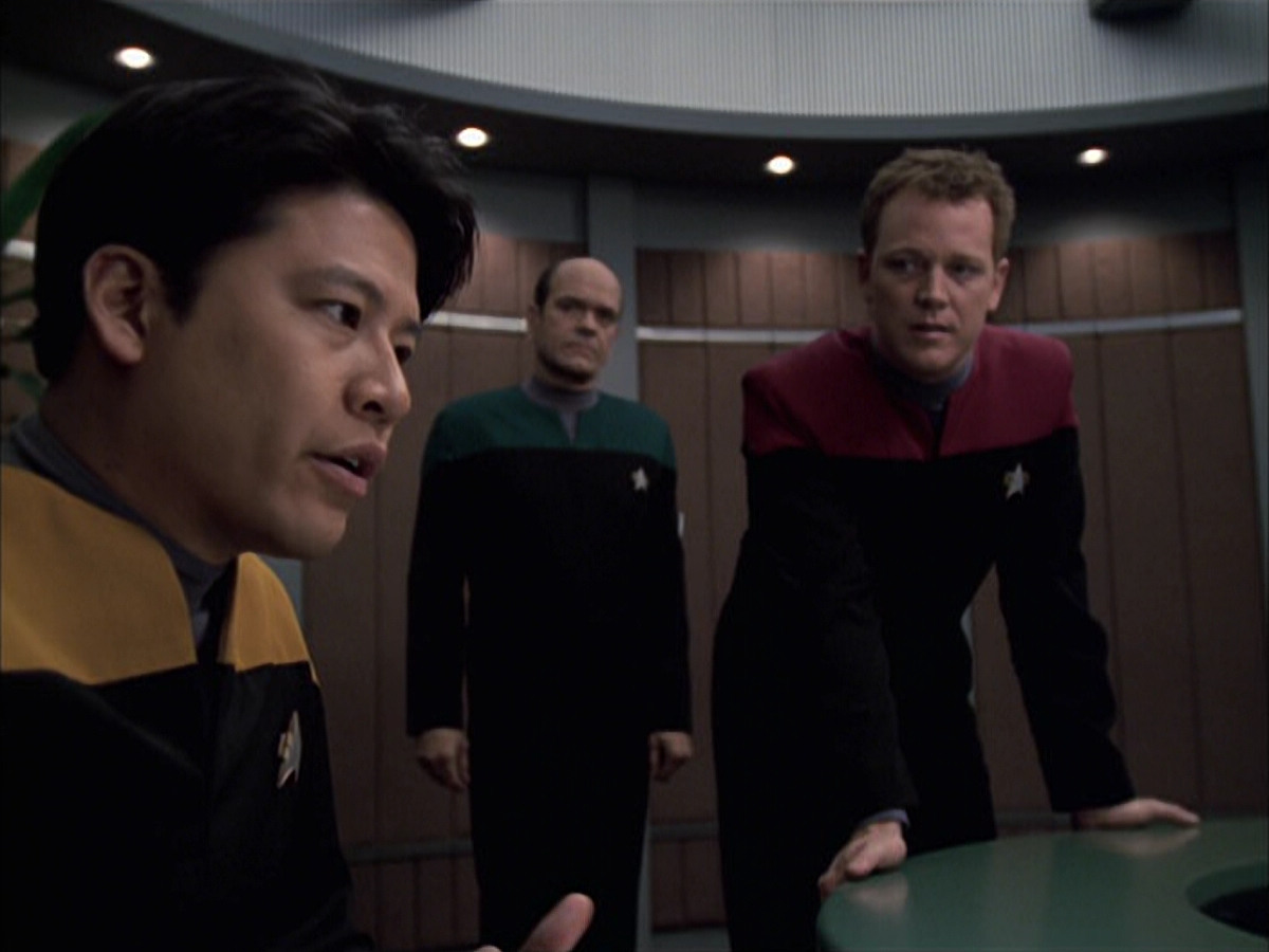 extant_StarTrek_VOY_6x14-Memorial_01342.jpg