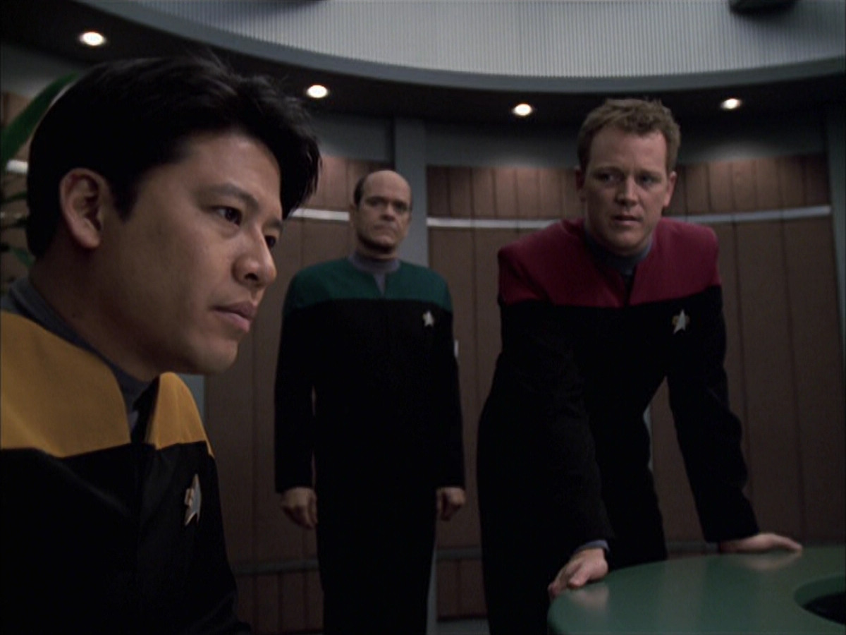 extant_StarTrek_VOY_6x14-Memorial_01346.jpg