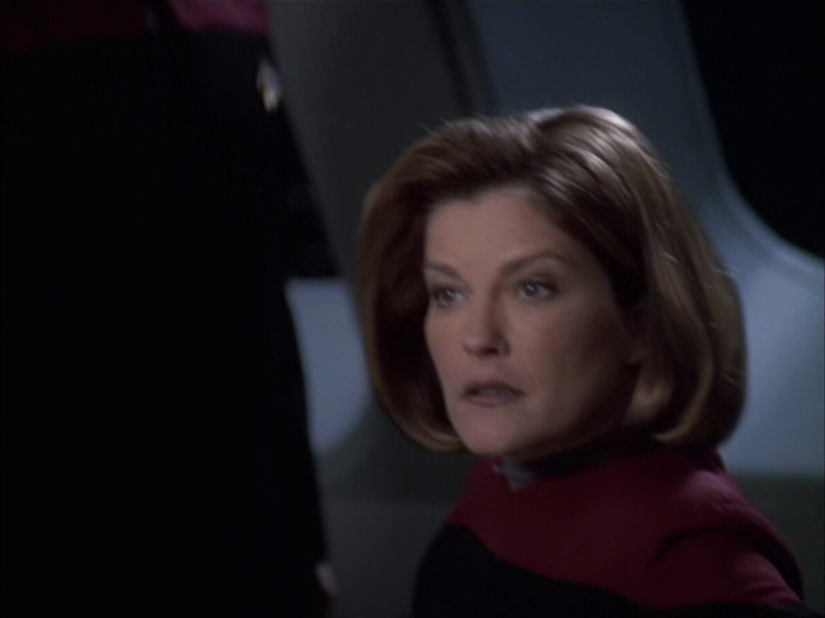 extant_StarTrek_VOY_6x14-Memorial_01370.jpg