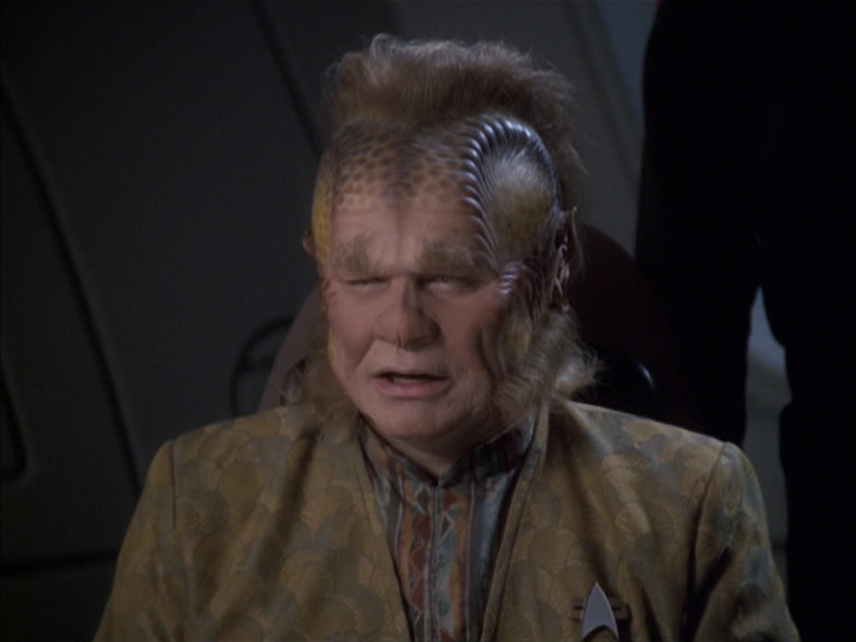 extant_StarTrek_VOY_6x14-Memorial_01385.jpg