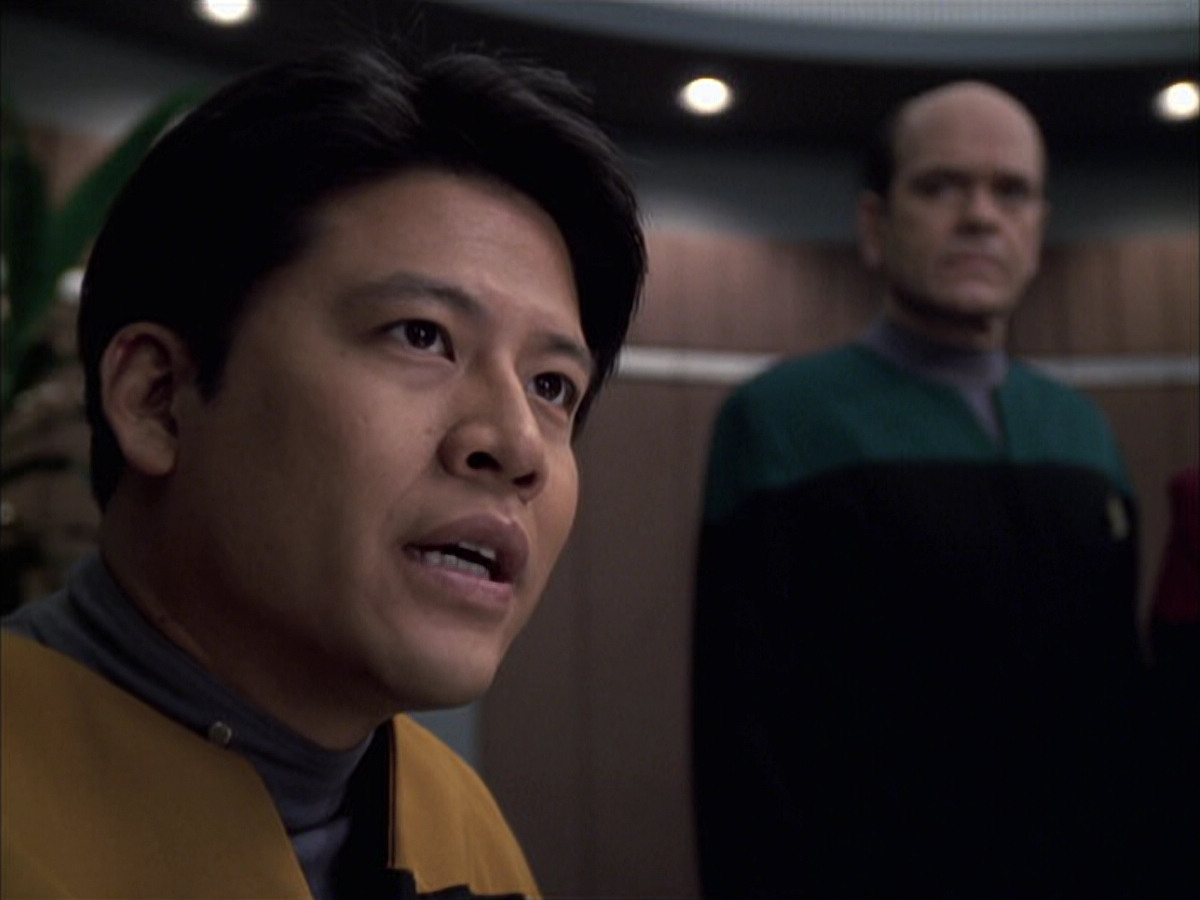 extant_StarTrek_VOY_6x14-Memorial_01390.jpg