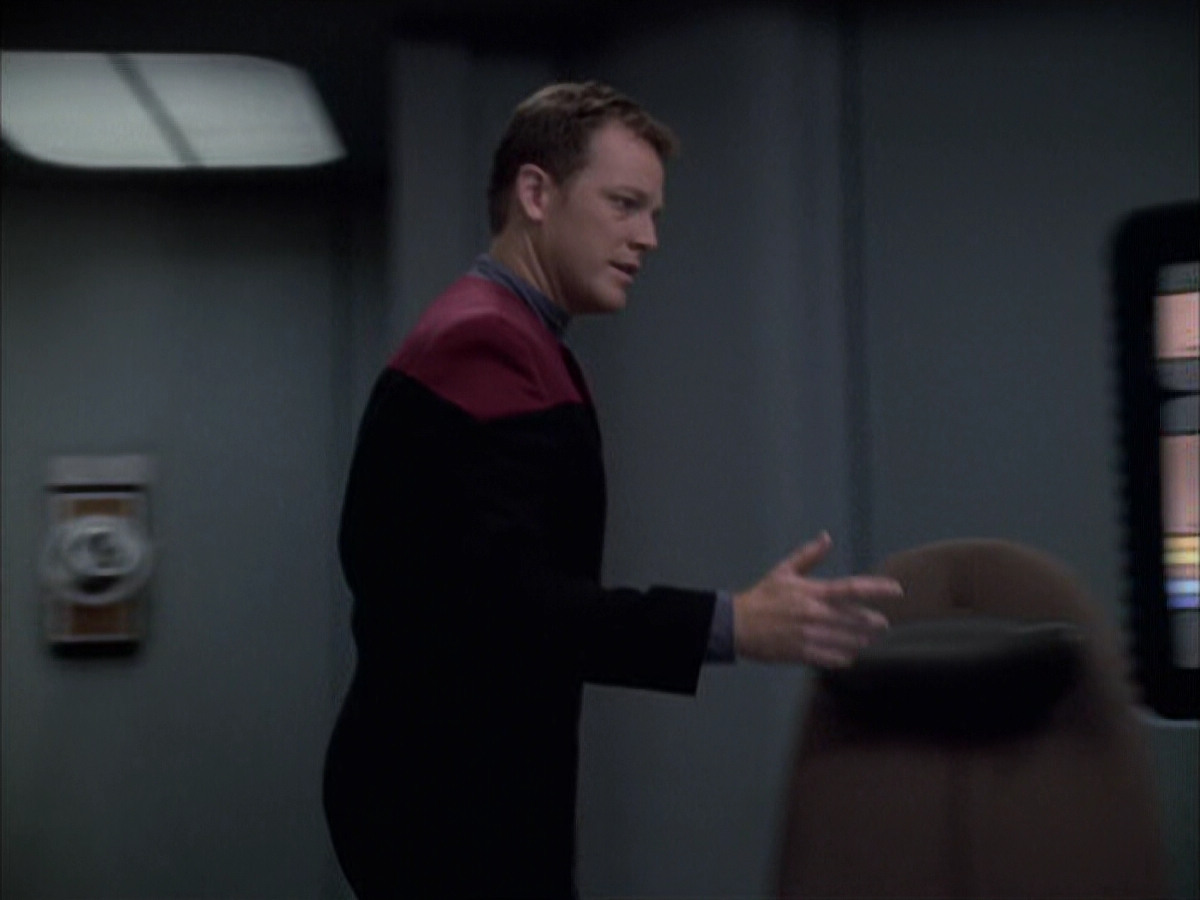 extant_StarTrek_VOY_6x14-Memorial_01395.jpg