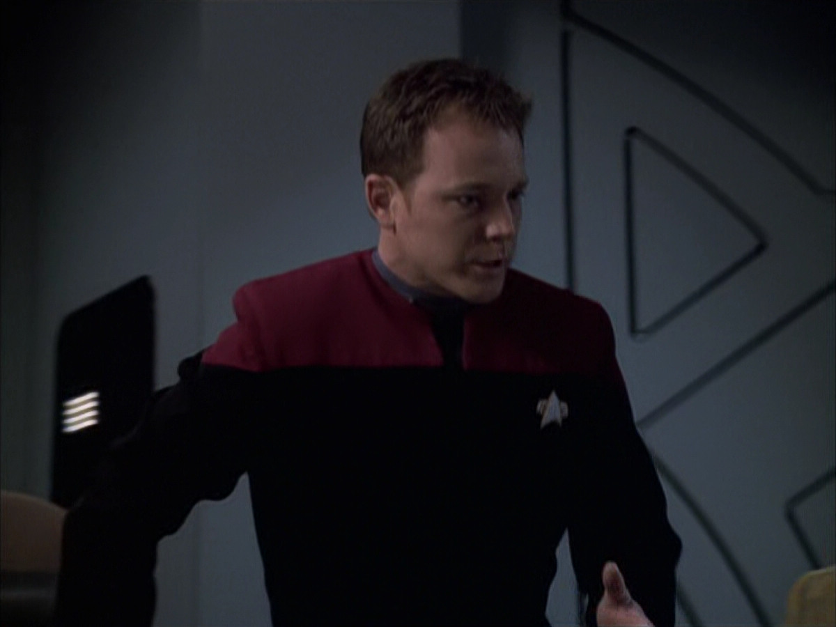 extant_StarTrek_VOY_6x14-Memorial_01399.jpg