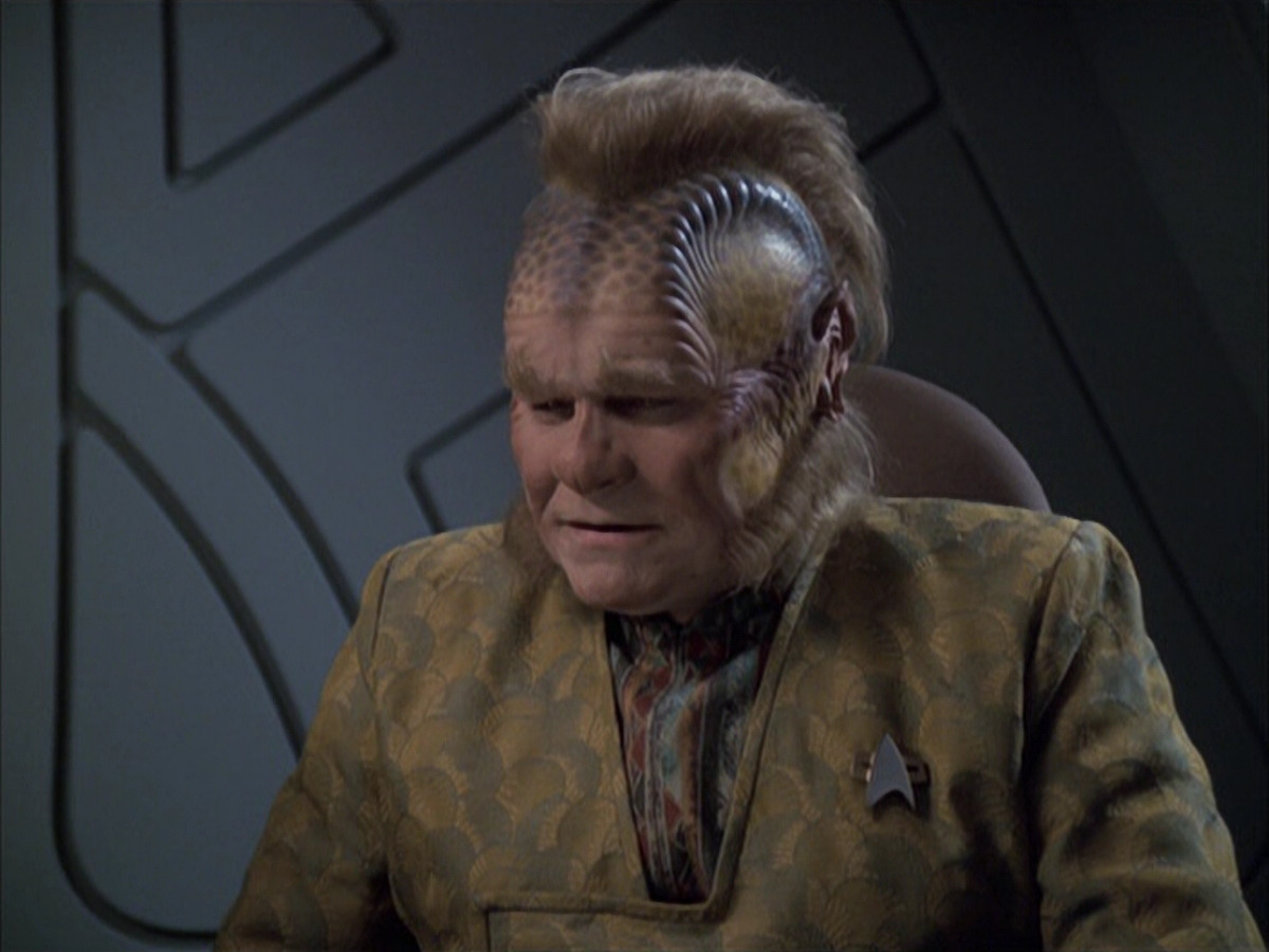 extant_StarTrek_VOY_6x14-Memorial_01403.jpg