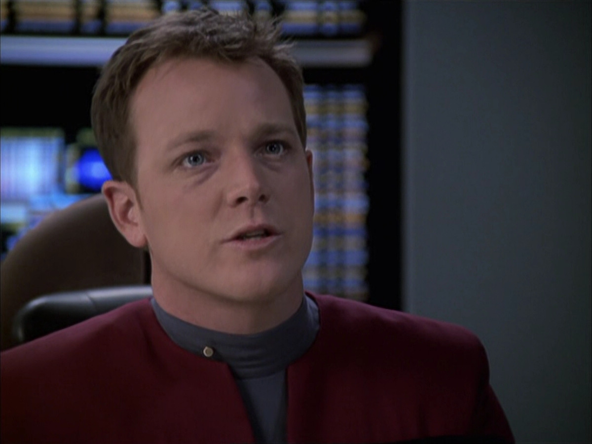 extant_StarTrek_VOY_6x14-Memorial_01425.jpg