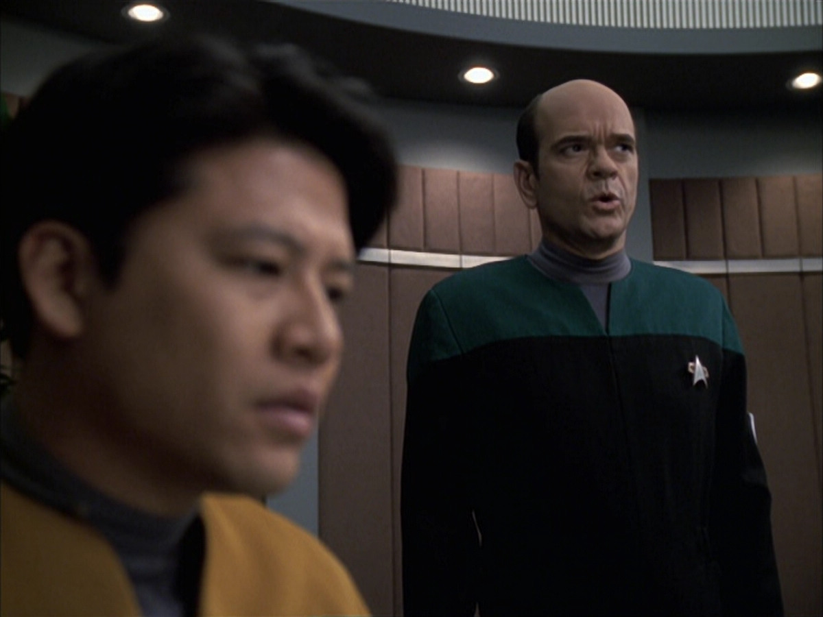 extant_StarTrek_VOY_6x14-Memorial_01426.jpg