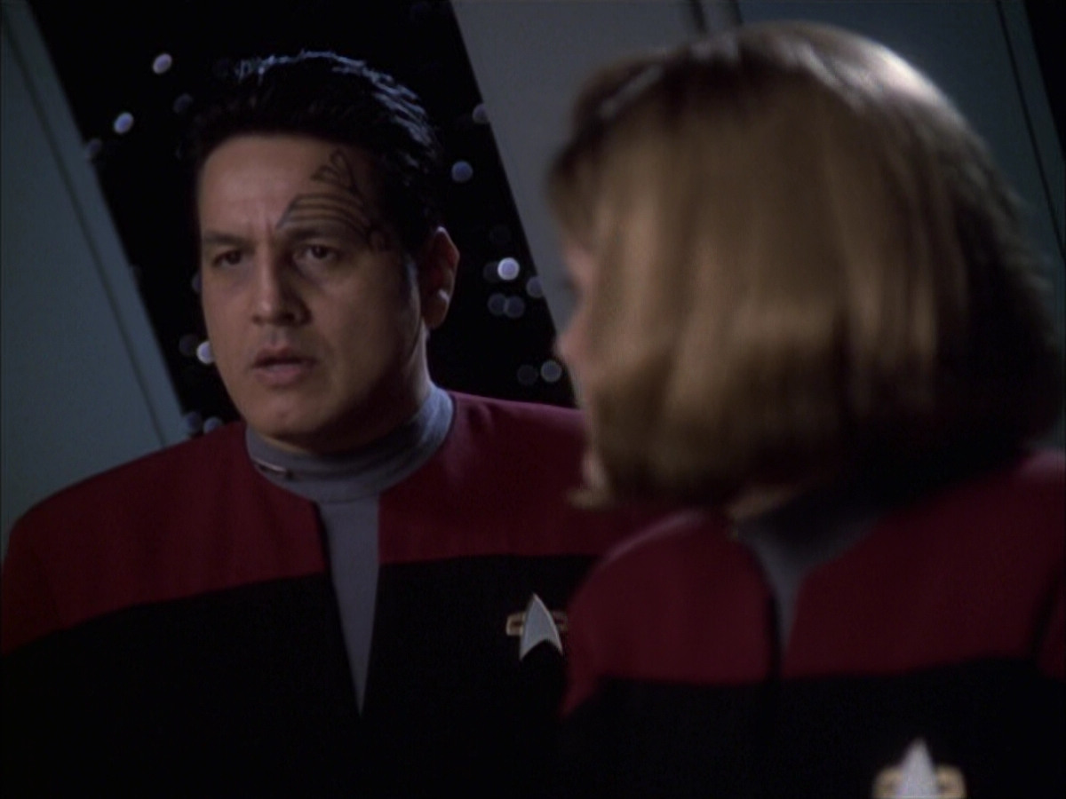 extant_StarTrek_VOY_6x14-Memorial_01432.jpg