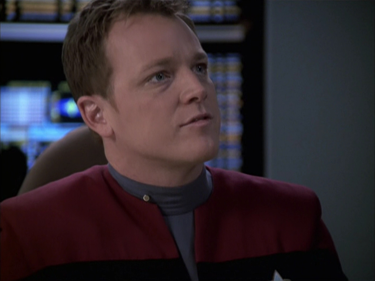 extant_StarTrek_VOY_6x14-Memorial_01434.jpg