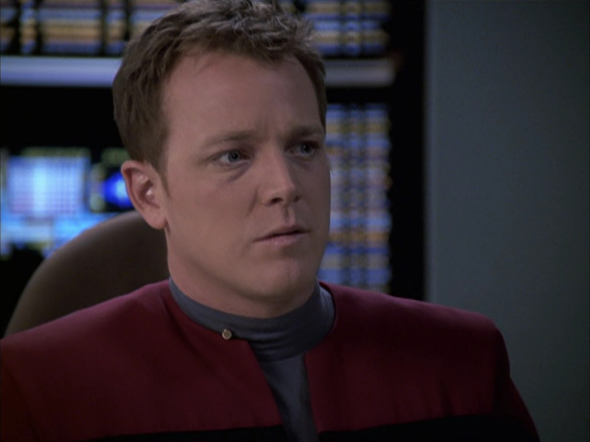 extant_StarTrek_VOY_6x14-Memorial_01467.jpg
