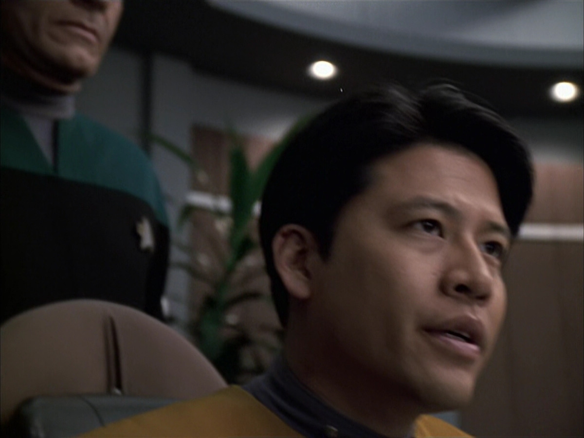 extant_StarTrek_VOY_6x14-Memorial_01471.jpg