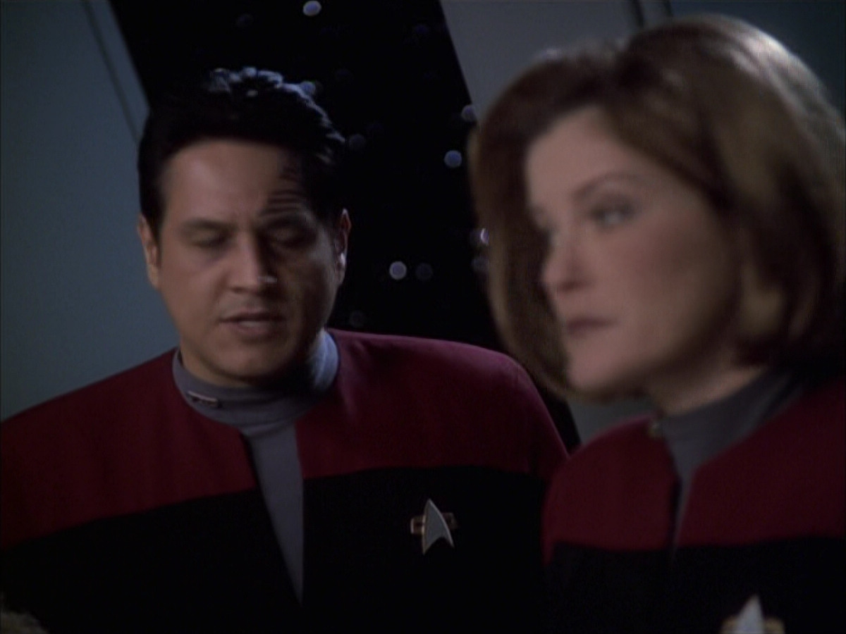 extant_StarTrek_VOY_6x14-Memorial_01475.jpg