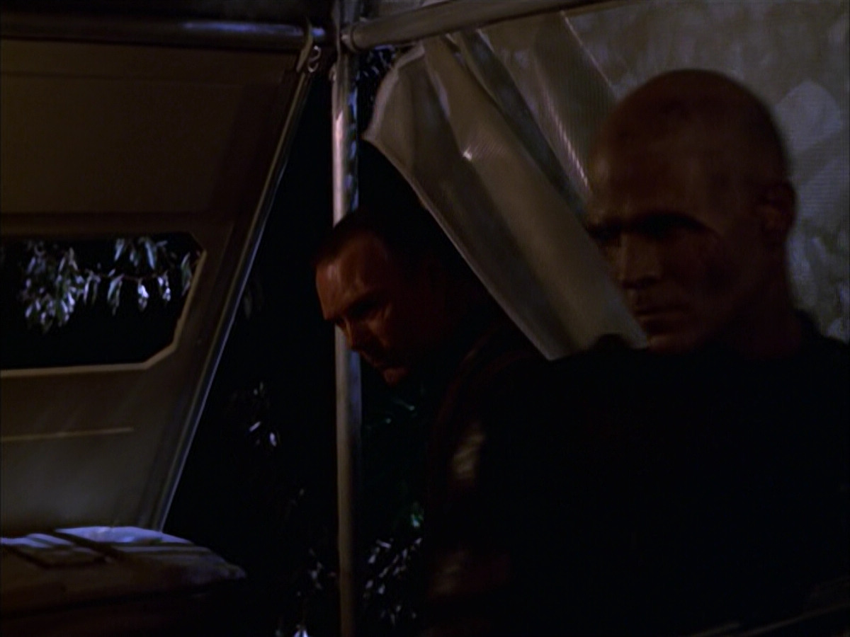 extant_StarTrek_VOY_6x14-Memorial_01484.jpg