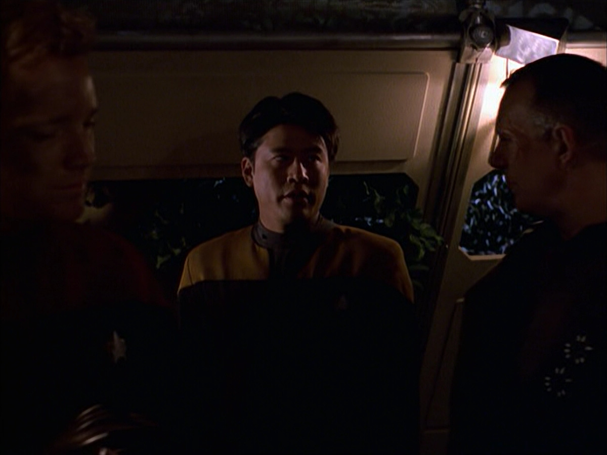extant_StarTrek_VOY_6x14-Memorial_01488.jpg
