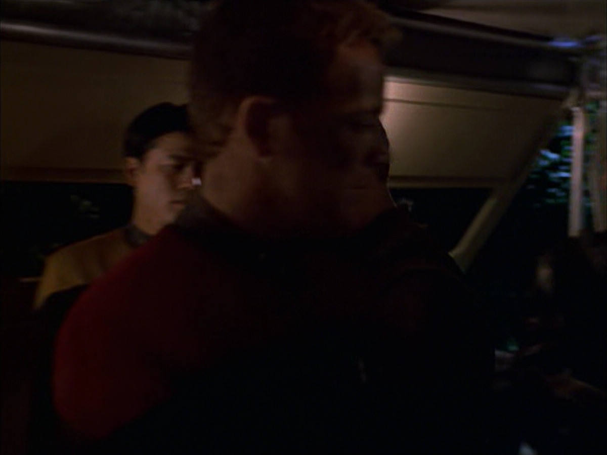 extant_StarTrek_VOY_6x14-Memorial_01498.jpg