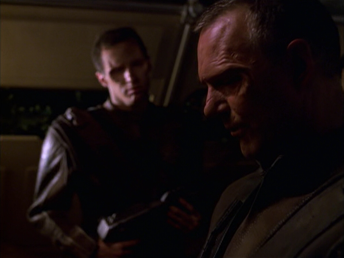 extant_StarTrek_VOY_6x14-Memorial_01503.jpg