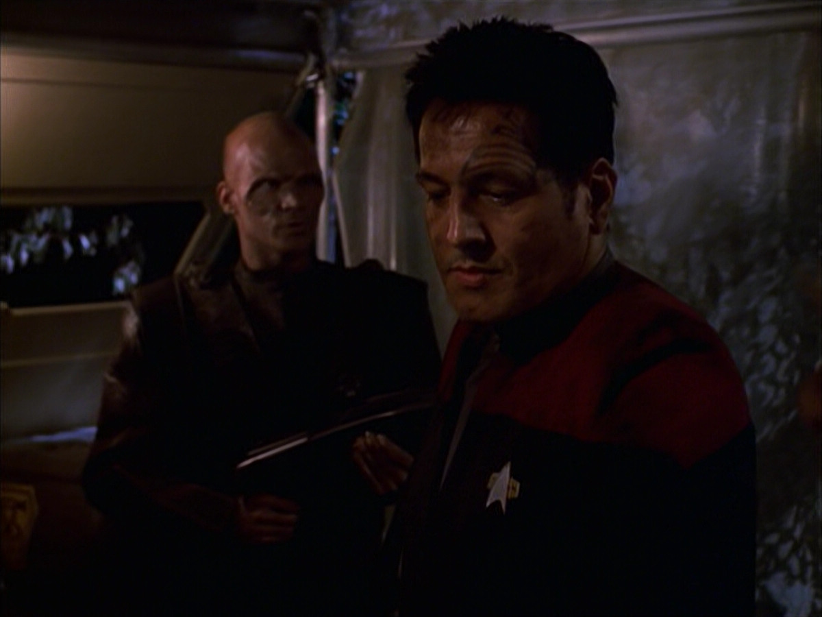 extant_StarTrek_VOY_6x14-Memorial_01513.jpg