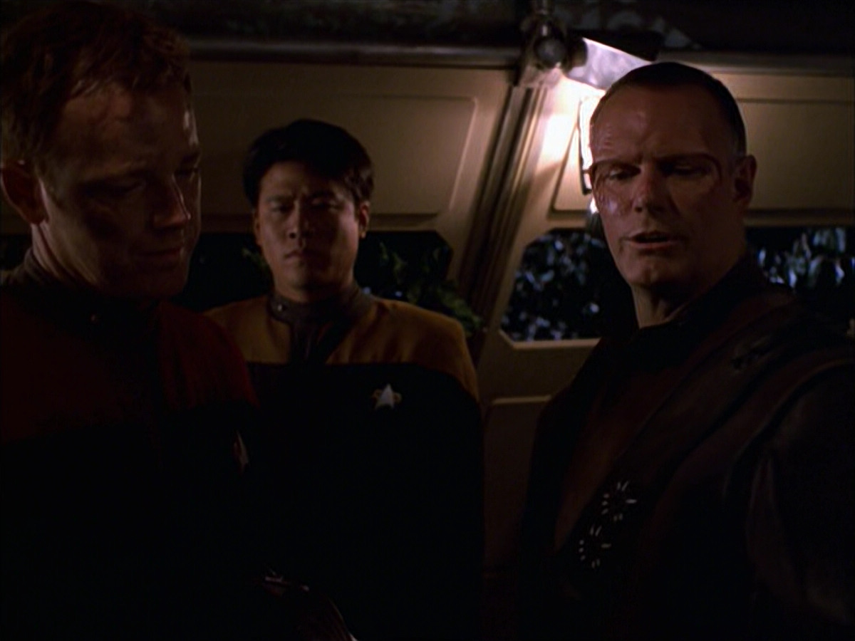 extant_StarTrek_VOY_6x14-Memorial_01525.jpg